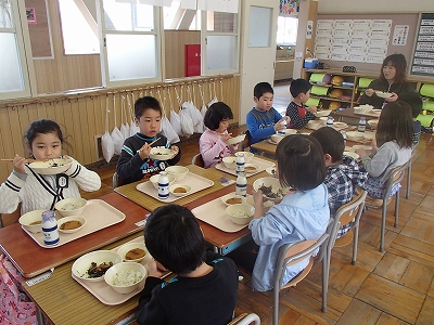 29１年給食開始1.jpg