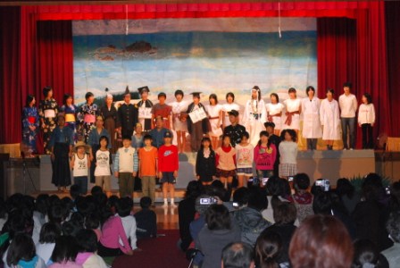 http://www.tahara.ed.jp/akabane-e/blog/h21.11.14%E3%80%80%E5%8A%87%EF%BC%96%E5%B9%B4.JPG