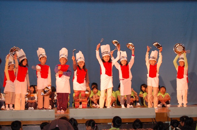 http://www.tahara.ed.jp/chubu-e/blog/%E5%AD%A6%E8%8A%B8%E4%BC%9A%EF%BC%93.JPG