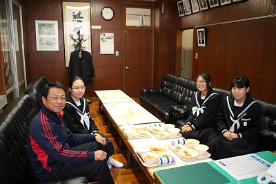 http://www.tahara.ed.jp/izumi-j/blog/IMG_3851.jpg