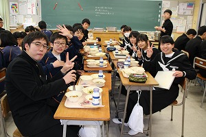 http://www.tahara.ed.jp/izumi-j/blog/IMG_6164.jpg