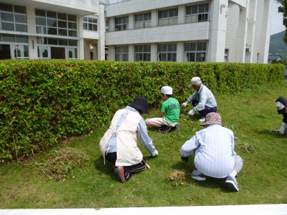 http://www.tahara.ed.jp/kinugasa-e/blog/P1000142%E8%80%81%E4%BA%BA%E4%BC%9A%E3%81%A8%E8%8D%89%E3%81%A8%E3%82%8As-.jpg