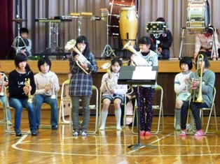 http://www.tahara.ed.jp/kinugasa-e/blog/gakki5.JPG