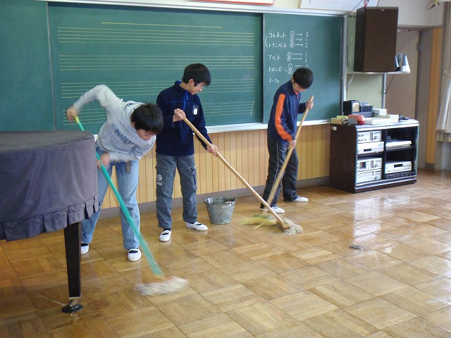 http://www.tahara.ed.jp/nanbu-e/blog/blog-PB150353.jpg