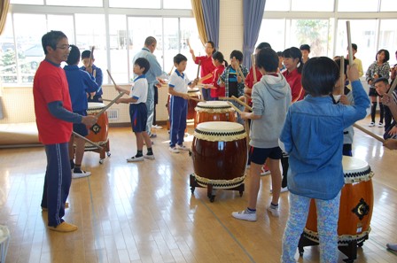 http://www.tahara.ed.jp/takamatsu-e/blog/DSC_1216taikoren2.jpg