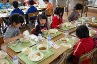 １年給食２.JPG