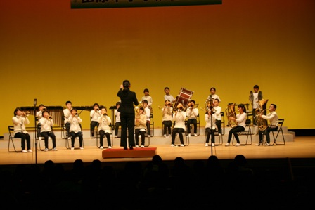 http://www.tahara.ed.jp/takamatsu-e/blog/ongakukai1.jpg